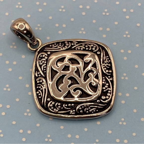 LIA SOPHIA Antiqued Style Silver Tone Pendant Medallion - Picture 1 of 6